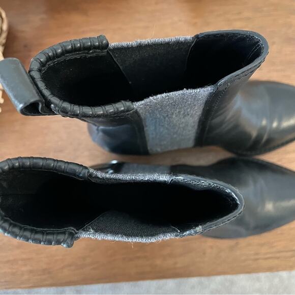 Alexander Wang Anouck Chelsea Bootie Black Leather Gray Stitch Size 35.5/ US 5.5 - Picture 9 of 16